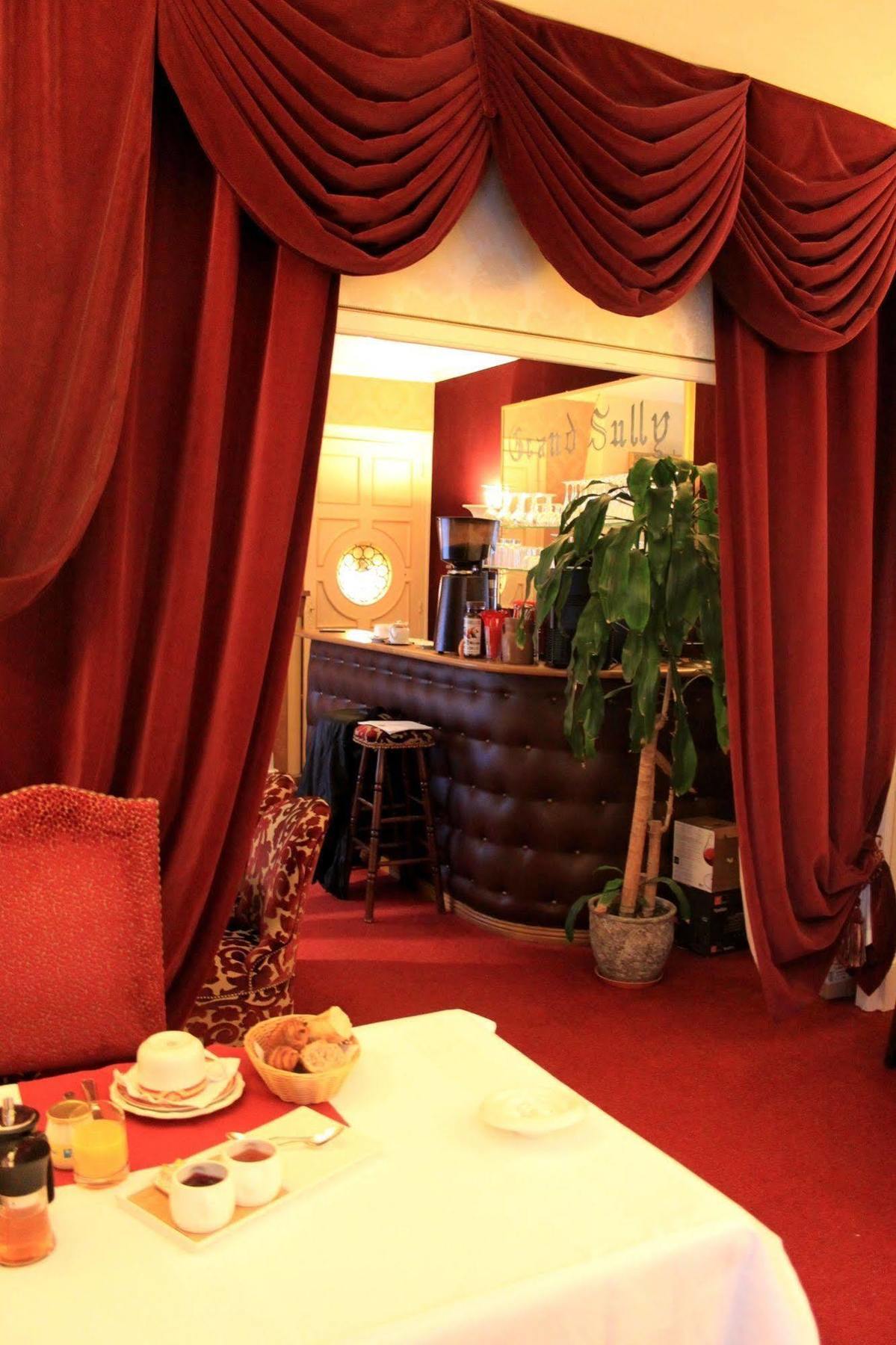 Hostellerie Du Grand Sully Экстерьер фото